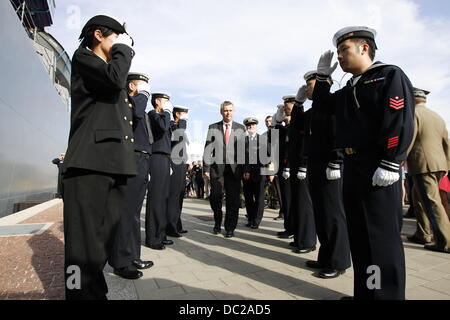 Gdynia, Polen 7. August 2013 polnische Minister der Verteidigung Tomasz Siemoniak besucht japanischen Self Defence Marine Schiff JMSDF Kashima in Gdynia Port Credit: Michal Fludra/Alamy Live News Stockfoto