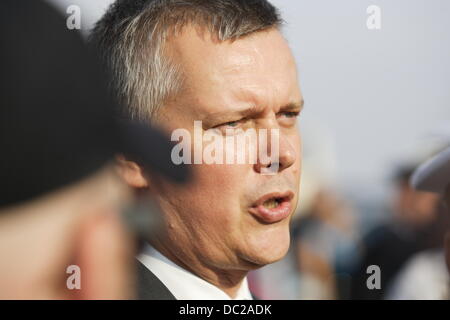 Gdynia, Polen 7. August 2013 polnische Minister der Verteidigung Tomasz Siemoniak besucht japanischen Self Defence Marine Schiff JMSDF Kashima in Gdynia Port Credit: Michal Fludra/Alamy Live News Stockfoto