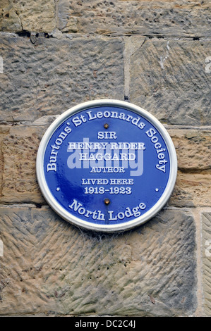 Eine "blaue Plakette" errichtet von der Burton St. Leonards Gesellschaft, 0n die Wand Nord Lodge, St Leonards am Meer. Stockfoto