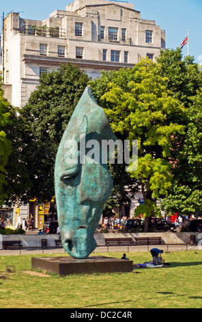 Künstler Nic Fiddian-Green Bronzepferd Skulptur, "Stilles Wasser" am Marble Arch Stockfoto