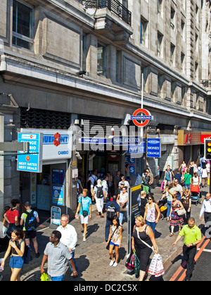 Eingang zum Marble Arch u-Bahnstation auf der Oxford Street Stockfoto