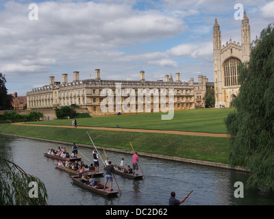 Bootfahren auf dem Fluss Cam, Kings College University of Cambridge Stockfoto