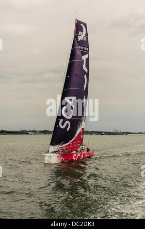 Volvo Ocean Race ist eine Segelregatta rund um die Welt. In der nächsten Runde ist 2014-2015, SCA mit einem Boot und eine rein weibliche Besatzung beteiligt. Stockfoto