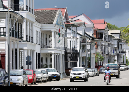 Niederländischen kolonialen Häuser an der Waterkant Street (Waterfront) in Paramaribo, Suriname, Südamerika Stockfoto