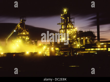 Tata Margam Stahlwerk Port Talbot Dämmerung / Nacht Ansicht Süd Wales UK Stockfoto