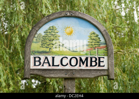 Balcombe West Sussex UK. Ortsschild. HOMER SYKES Stockfoto