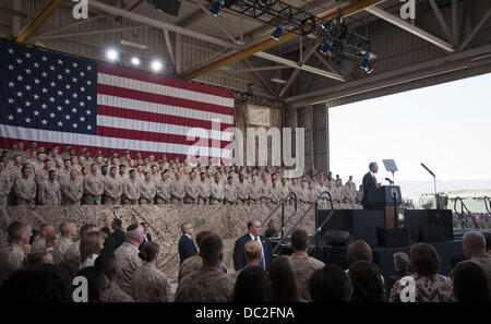 Oceanside, Kalifornien, USA. 7. August 2013. Zusatzinfo: 1.9MB---8/7/13---PHOTO von DAVID BRO/ZUMA PRESS---uns Präsident Barack Obama bei uns Marine Base Camp Pendleton sprach, kurz nach Mittag ankommen. Nach dem Besuch mit mehreren Gold Star Families, Präsident Obama erhielt einen ausgelassenen Empfang von ca. 3.000 US-Marines und ihren Familien als er Flugzeug Hanger 6 in Mainside Air Station betrat, stellvertretend für ca. 35 Minuten---Präsident Obama betonte die wichtige Rolle der US-Marine Corps hat in den Vereinigten Staaten zu schützen. Bildnachweis: David Bro/ZUMAPRESS.com/Alamy Live-Nachrichten Stockfoto