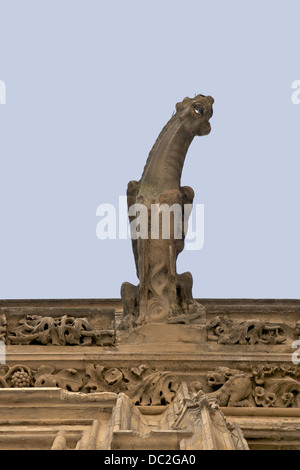 Ein Wasserspeier von unten, Hôtel de Cluny, Paris, Frankreich. Stockfoto