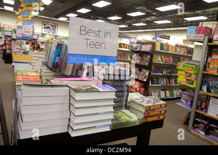 Sonnenaufgang In Florida, Fort Ft. Lauderdale,Sawgrass Mills Mall,Verkauf,Verkauf anzeigen Bücher-A-Million,Buchhandlung,Bücher,Teenager Teenager Teenager Teenager, die FL1307 suchen Stockfoto