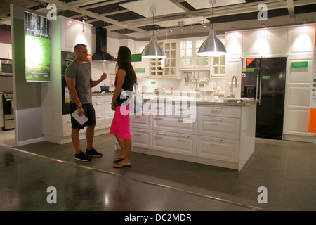 Sonnenaufgang In Florida, Fort Ft. Lauderdale, IKEA, Möbel, Shopping Shopper Shopper Shop Geschäfte Markt Märkte Markt Kauf Verkauf, ret Stockfoto