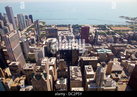 Luftaufnahme von Chicago IL von der Willis Tower Aussichtsplattform gesehen. Stockfoto