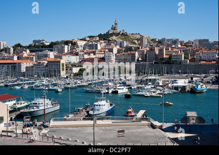 Blick auf den Eingang zum alten Hafen in Marseille am 29. Juli 2013. Stockfoto
