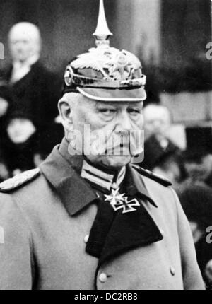 Der Reichspräsident Paul von Hindenburg wird in preußischer Uniform am Tag von Potsdam, dem 21. März 1933, in Potsdam, dargestellt. Fotoarchiv für Zeitgeschichte Stockfoto