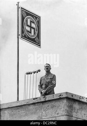 Adolf Hitler eröffnet die Olympischen Sommerspiele vor 100,000 Zuschauern im Olympiastadion in Berlin am 1. August 1936. Fotoarchiv für Zeitgeschichte Stockfoto