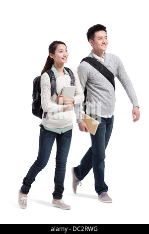 Glücklich College paar gehen nebeneinander Stockfoto