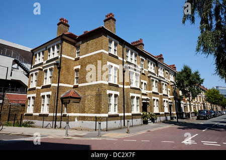 alten gelben Backstein-Eigenschaften im Schutzgebiet von Mitra Straße Waterloo London England UK Stockfoto