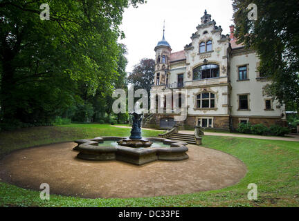 Abgebildet ist das Standesamt in Dresden-Blasewitz am 8. August 2013. Das Standesamt befindet sich in einem alten Herrenhaus ist das schönste Büro in ganz Deutschland, nach einer Experten-Jury des Awards"Hochzeit". Foto: OLE SPATA Stockfoto