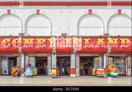 Die Front des Coney Island Spielhalle in Scarborough, North Yorkshire, UK. Stockfoto