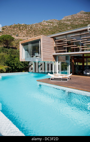 Modernes Haus und pool Stockfoto