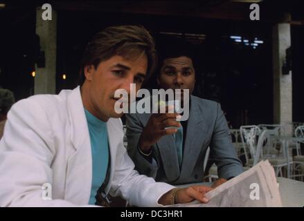 DON JOHNSON-Philip Michael Thomas 1985.f0970. Geliefert von Fotos, inc. (Kredit-Bild: © von Globe Fotos, Inc/Globe Photos/ZUMAPRESS.com geliefert) Stockfoto