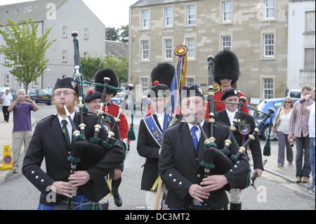 Flodden, Coldstream, Schottland, Großbritannien. 8. August 2013.  Coldstream Civic Woche Flodden Rideout, Coldstreamer Grant Campbell und linken Mann Liam Wallis und Colin Leifer rechten am 2013 Flodden Fahrt-Out 8. August 2013, geleitet in die Stadt, gefolgt von Coldstream Gardisten.   Bildnachweis: Rob Gray/Alamy Live-Nachrichten Stockfoto