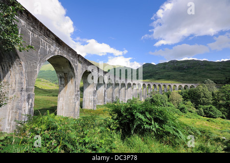 Das Glenfinnan Viadukt in den westlichen Highlands, Inverness-shire, Schottland, Großbritannien Stockfoto