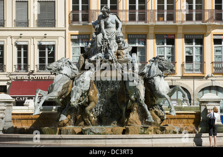 BARTHOLDI TERRAUX BRUNNEN PLATZ DES TERRAUX LYON RHONE ALPES FRANKREICH Stockfoto