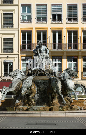 BARTHOLDI TERRAUX BRUNNEN PLATZ DES TERRAUX LYON RHONE ALPES FRANKREICH Stockfoto