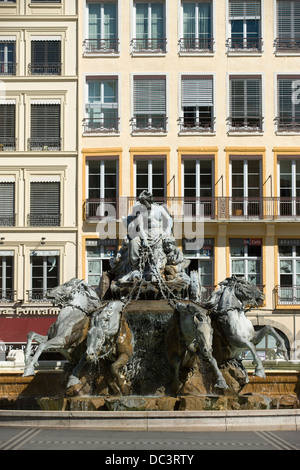 BARTHOLDI TERRAUX BRUNNEN PLATZ DES TERRAUX LYON RHONE ALPES FRANKREICH Stockfoto