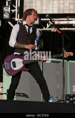 Dougie Poynter, Bass und Backing-Vocals von Multi-Platin verkaufen Band McFly treten bei Go Local, London. Am 19. Juli 2013 Stockfoto