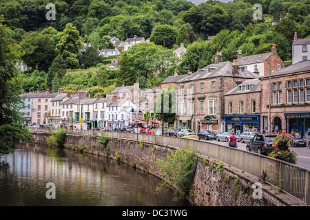 Ein Blick auf die Altstadt Matlock Bath Deckung eines Teils der North Parade mit den Derwent River, August 2013 Stockfoto