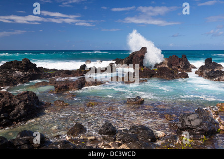 Hohen plätschernden Wellen am Hookipa in Maui, Hawaii. Stockfoto