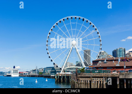 Die Seattle Great Wheel aus einem Hafen Kreuzfahrtschiff, Seattle, Washington, USA Stockfoto