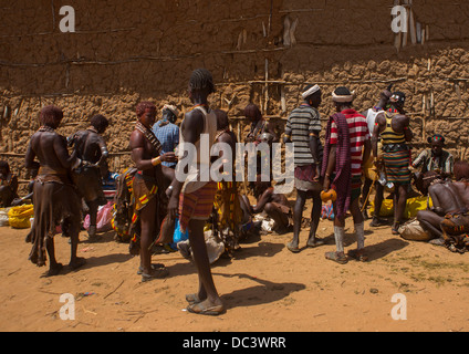 Hamer Stamm Menschen In Turmi Markt, Omo-Tal, Äthiopien Stockfoto