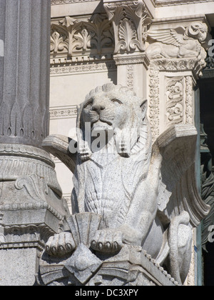 LION FRONT-FASSADE DER BASILIKA VON NOTRE-DAME DE FOURVIÈRE ALTSTADT LYON RHONE ALPEN FRANKREICH Stockfoto