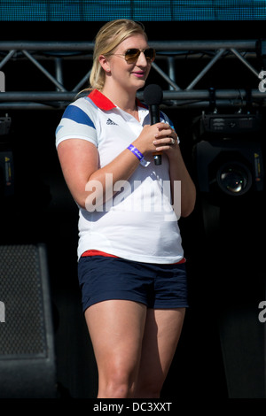 Schwimmerin Rebecca Adlington auf der Bühne am Go Local, Queen Elizabeth Olympic Park, London. Stockfoto