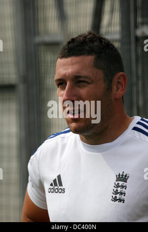 Durham, Großbritannien. 8. August 2013. Tim Bresnan an Englands Trainingseinheit am Riverside Boden im Chester-le-Street. Die Session war das letzte Team Praxis vor der 4. Investec Asche Testspiel zwischen England und Australien. © whyeyephotography.com/ Stockfoto