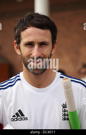 Durham, Großbritannien. 8. August 2013. Graham Onions auf Englands Trainingseinheit am Riverside Boden im Chester-le-Street. Die Session war das letzte Team Praxis vor der 4. Investec Asche Testspiel zwischen England und Australien. © whyeyephotography.co Stockfoto