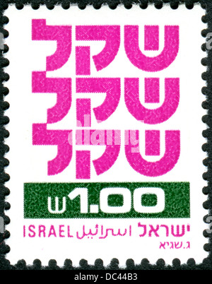 ISRAEL - CIRCA 1982: Eine Briefmarke gedruckt in Israel, zeigt die Zeichen der Währungseinheit des Israel - Schekel, ca. 1982 Stockfoto