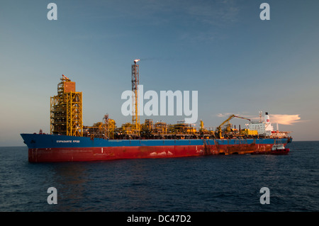 Espadarte FPSO Ölbohrgerät Schiff, arbeitet für Petrobras brasilianischen Öl-und Gasunternehmen, in Campos Basin, Offshore Rio de Janeiro Staat, Brasilien. 2010/2011. Stockfoto