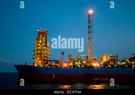 Espadarte FPSO Ölbohrgerät Schiff, arbeitet für Petrobras brasilianischen Öl-und Gasunternehmen, in Campos Basin, Offshore Rio de Janeiro Staat, Brasilien. 2010/2011. Stockfoto