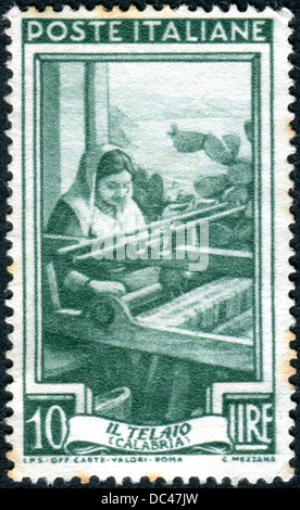 Italien - um 1950: Eine Briefmarke gedruckt in Italien, zeigt weben in der Hintergrund-Küste Bagnara Calabra (Kalabrien), um 1950 Stockfoto