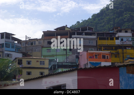 Eine Favela im Bundesstaat Rio De Janeiro, Brasilien, Februar 2013. Stockfoto