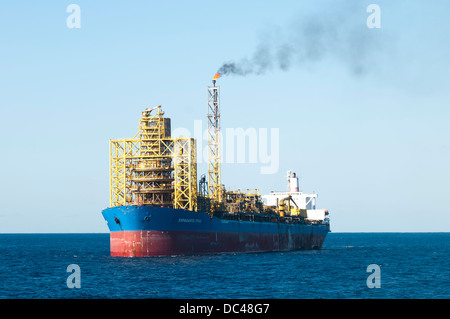 Espadarte FPSO Ölbohrgerät Schiff, arbeitet für Petrobras brasilianischen Öl-und Gasunternehmen, in Campos Basin, Offshore Rio de Janeiro Staat, Brasilien. 2010/2011. Stockfoto