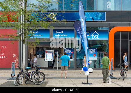 Halle der Mobilfunkanbieter O2 am Alexanderplatz Stockfoto