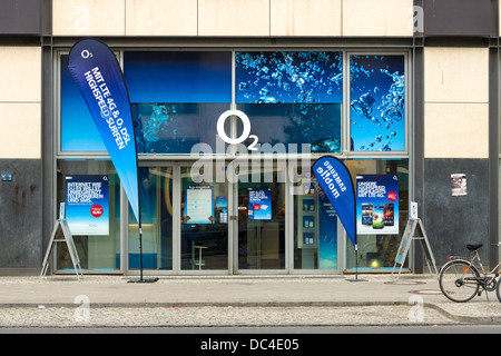 Halle der Mobilfunkanbieter O2 am Alexanderplatz Stockfoto
