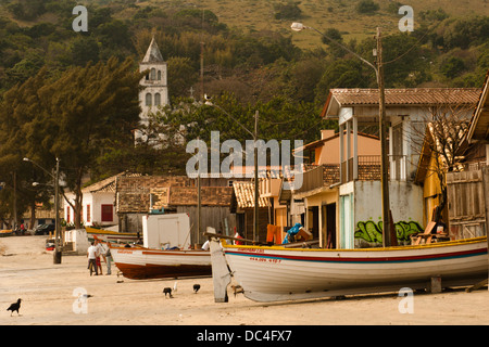 Traditionelle Fischer am Strand am Strand Garopaba, Santa Catarina, Süd-Brasilien Stockfoto