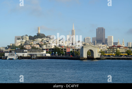 Skyline von San Francisco aus der Bucht, CA Stockfoto