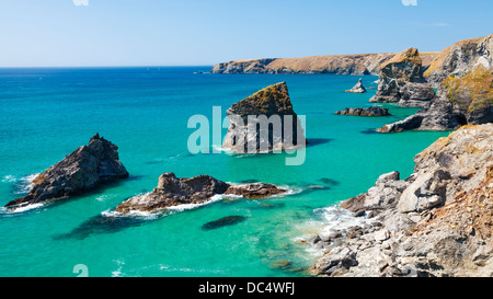 Sommertag und das türkisblaue Meer bei Bedruthan Schritte Cornwall England UK Stockfoto