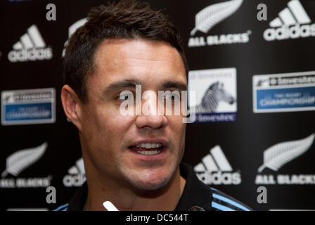 Wellington, Neuseeland. 9. August 2013. Daniel Carter von den All Blacks spricht bei Medien Stand up vor ihrem ersten Spiel der Investec Rugby-Meisterschaft. Carter wird auch seine ausgedehnte Pause vom Rugby nach der All Blacks European Tour im November bestätigt. Bildnachweis: Aktion Plus Sport/Alamy Live-Nachrichten Stockfoto